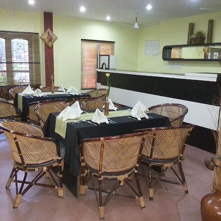 Aquarock Hotel Kazhakuttam Экстерьер фото